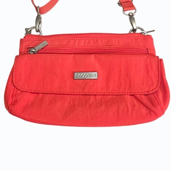 Baggallini Red Crossbody / Wristlet /  Detachable Strap Pockets - Picture 4 of 16